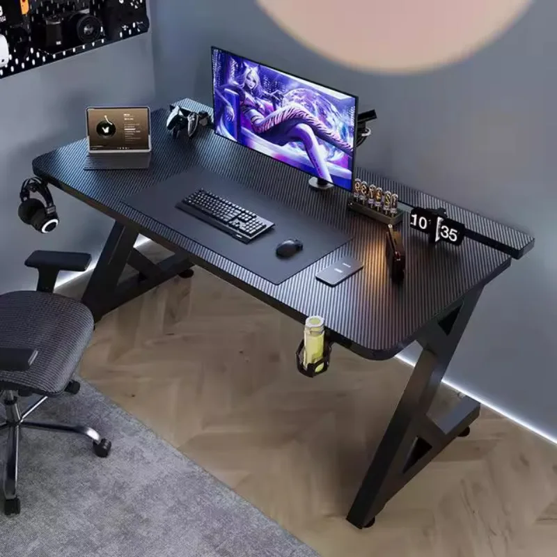 Q Minimalistische zwarte compu - Desk Setup No Computer recensie en prijs